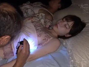 Threesome cùng cô nàng nứng tình Karen Kaede