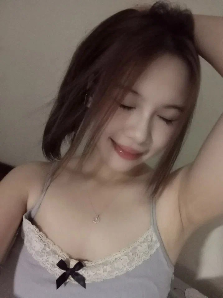 Blacked trình bày: Con trăn đen lớn của huấn luyện viên lặn đã khoan vào hang động màn nước của người đẹp