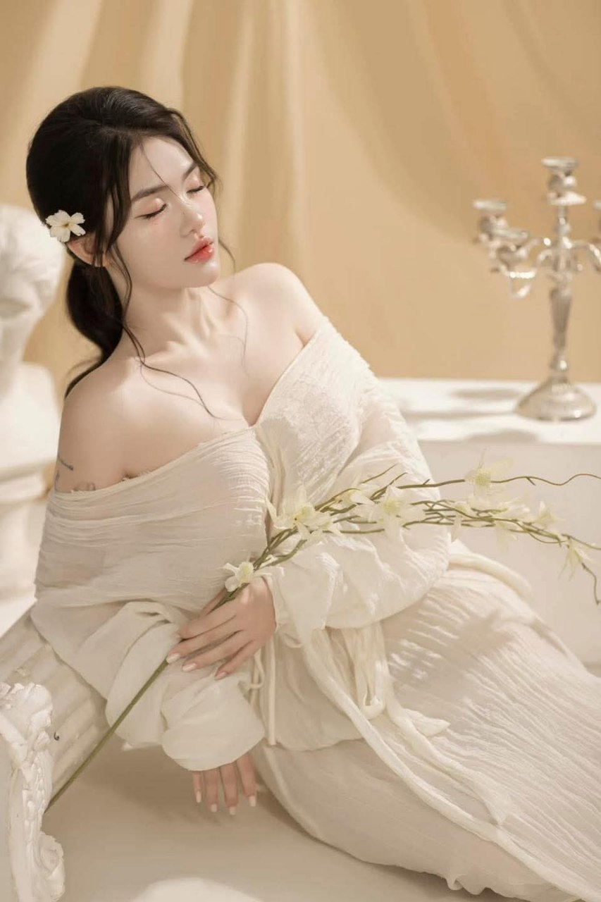 Bị cô em họ phát hiện đọc tạp chí "con heo" và cái kết